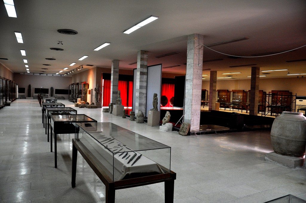 The two main and large halls of the Sulaimaniya Museum. The halls are connected by a small square lecture hall.