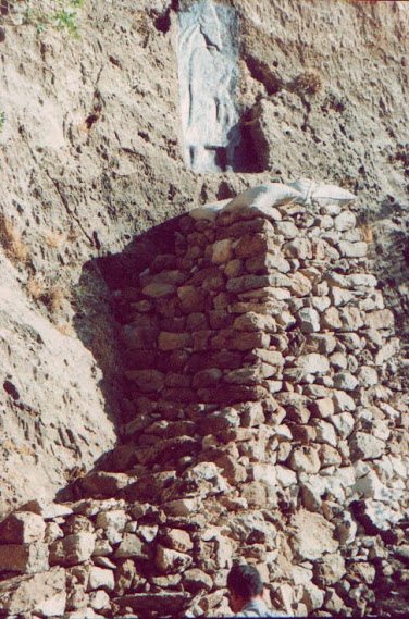 Making Rabana's replica on the original rock-relief. October 2000. Note that the relief is about 5 meters above the ground level. The platform below the relief is an artificial one. 