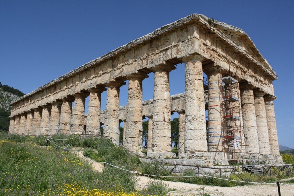 The Doric temple of Segesta, north-west Sicily. The temple was built c. 417 BCE in dedication to an unknown deity. Photo © Mark Cartwright.