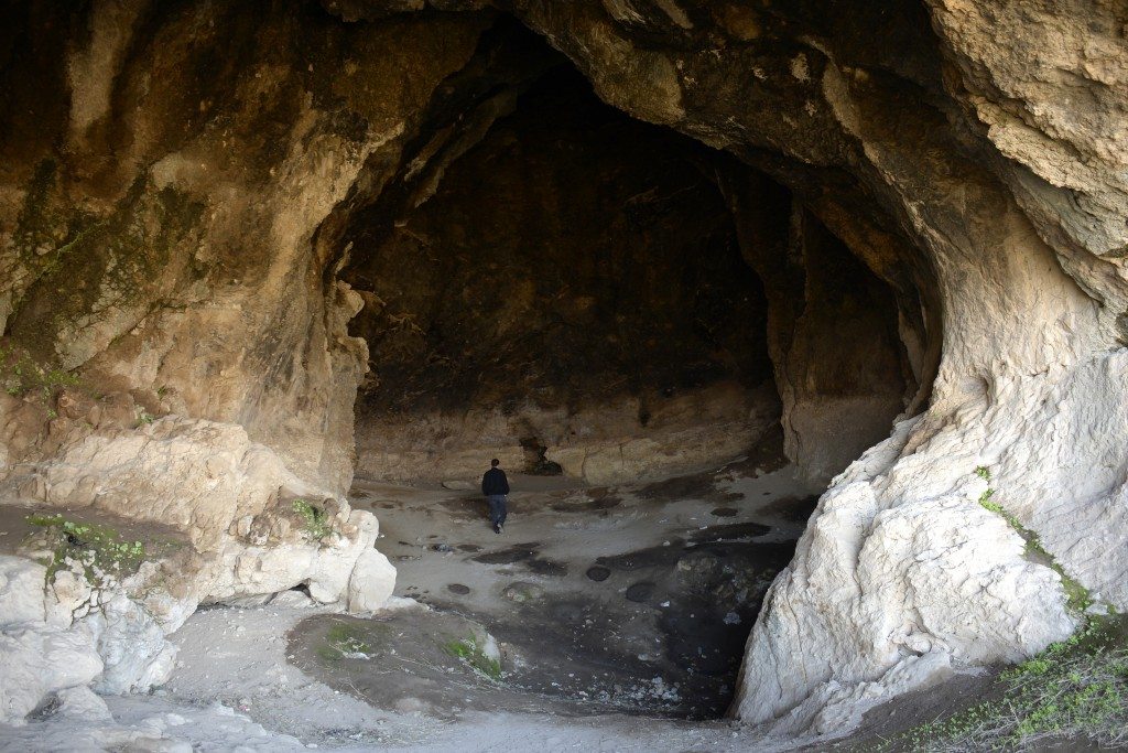 Inside Ashkawty Tarik, one of the caves of Hazar Merd. Photo © Osama S. M. Amin.