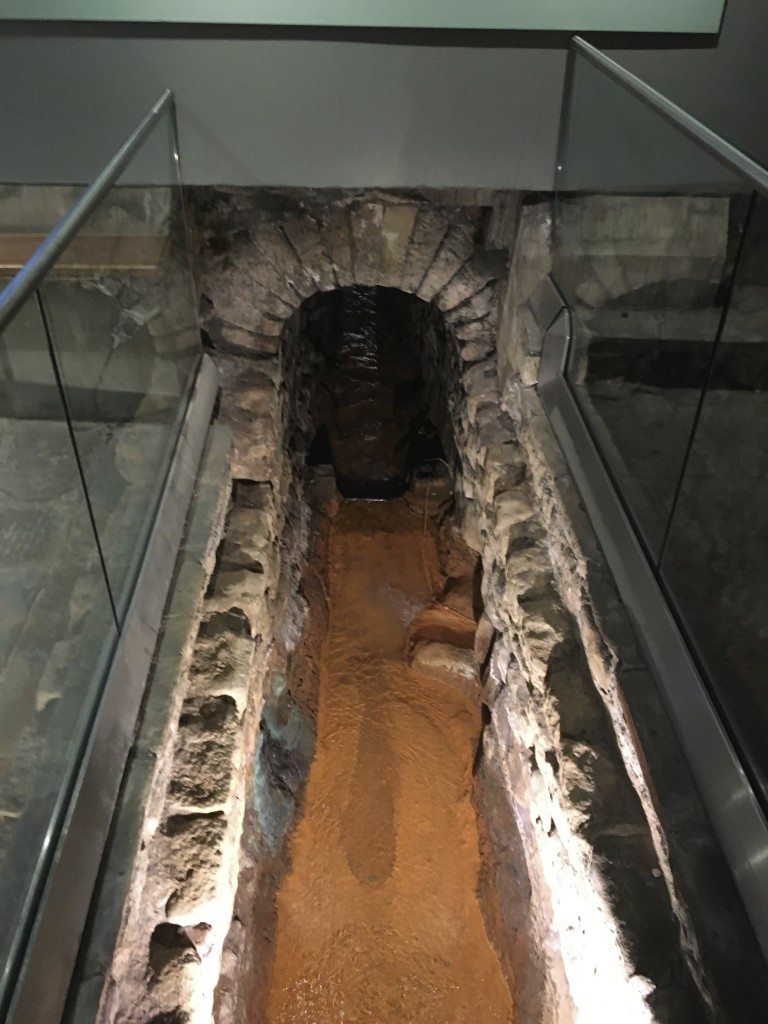 Water flows through the original stone structure at the Roman baths. Image © Caroline Cervera.