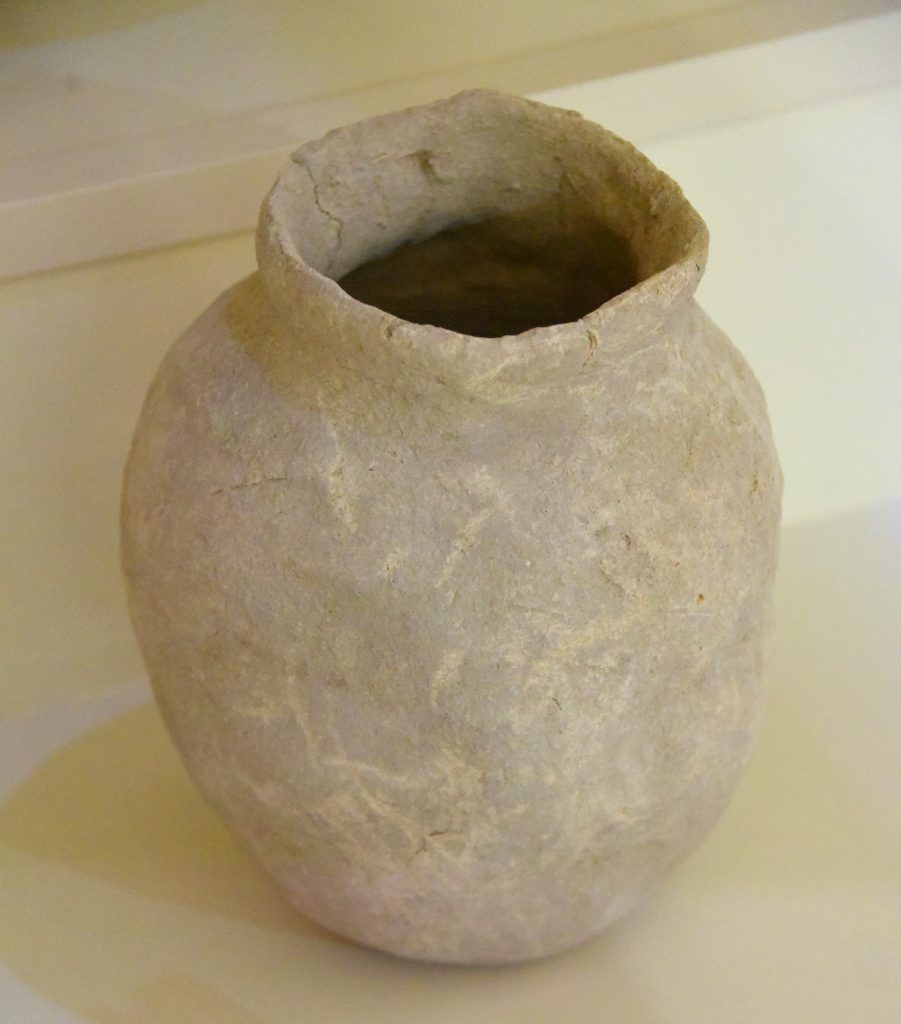Pottery jar made of unbaked clay. From Bard Hushtir village, Erbil Governorate, Iraqi Kurdistan. Jarmo period, 6th millennium BCE. Erbil Civilization Museum, Iraqi Kurdistan. Photo © Osama S. M. Amin.